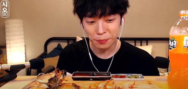 这种无底线奇葩吃播，终于被封杀