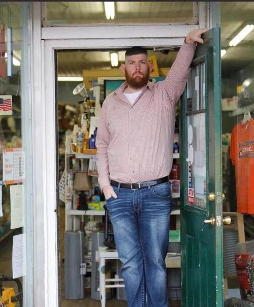 1983年，那个出生就14.5斤，轰动全美的巨婴，如今过得怎么样？