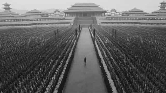 张艺谋为自己的勇气付出了代价，却也治好了国产电影的“病”
