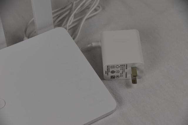 荣耀路由4 Pro化繁为简，躺平也能畅享高速WiFi