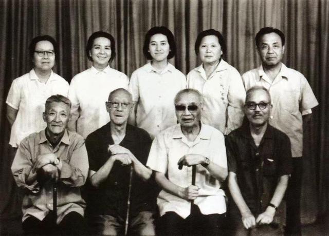 1972年袁世凯表侄向陈毅敬献一副挽联，毛主席看后：给他安排工作