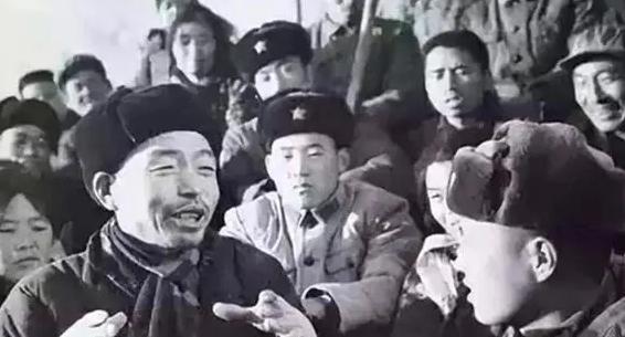 1954年，河南一清洁工的身份暴露，被送到北京，成为伟人座上宾