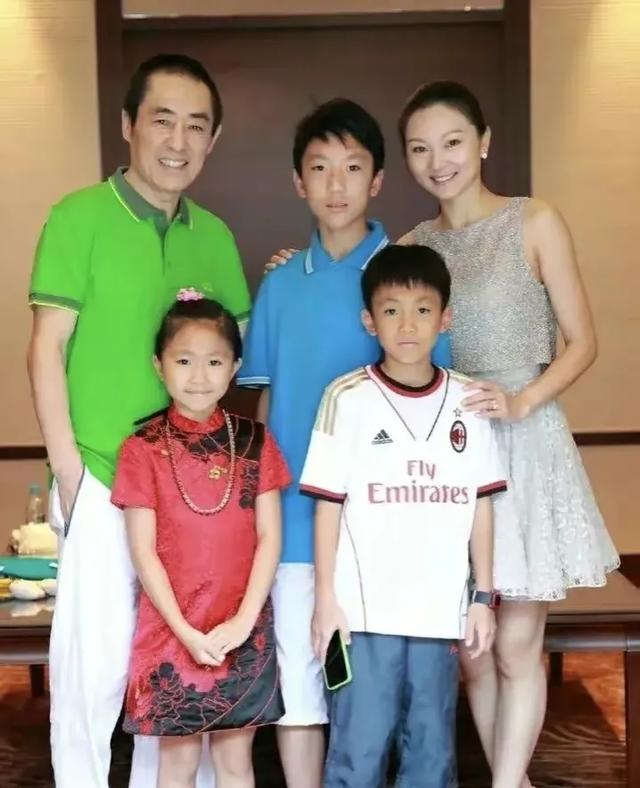 把陈婷宠上了天，为子女发展开路，你能读得懂72岁张艺谋的温柔吗