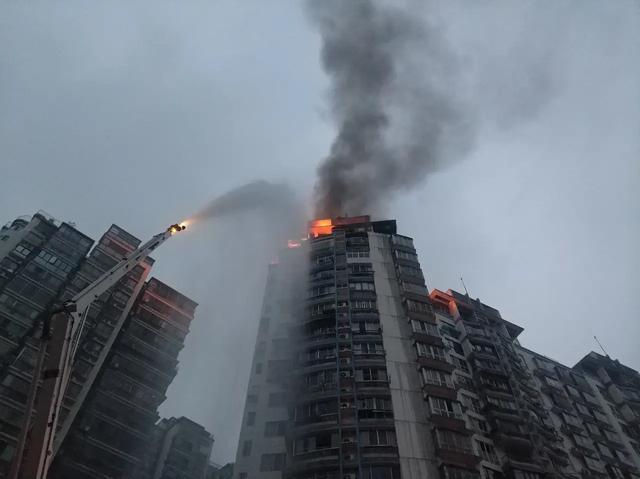 3天3起高层着火！15层以上灭火难度高，高楼着火向上还是向下逃？