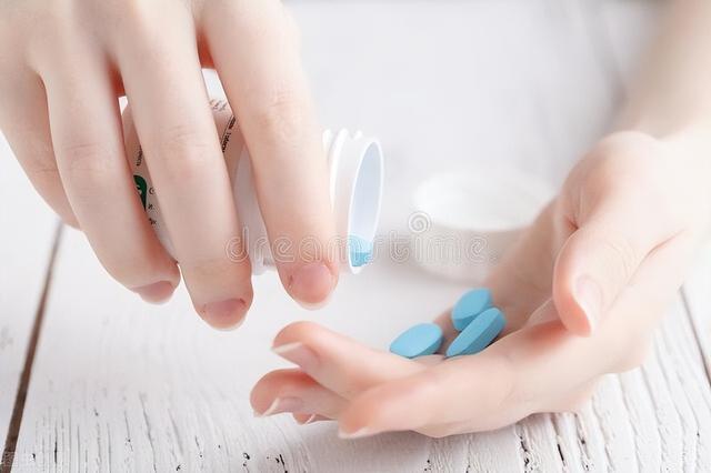 三餐不规律不伤胃！真正伤胃的7件事，很多人每天都在做