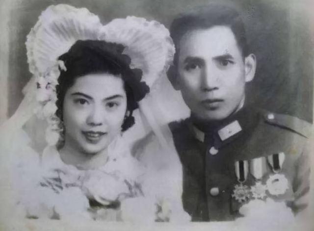 苦等27年黄维终于获特赦，夫妻团聚后他一声“滚”，妻子投河自尽