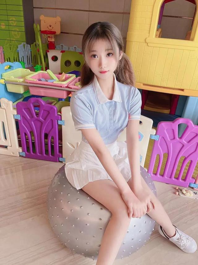 每个女人都是一只孔雀，开不开屏都是自己说了算
