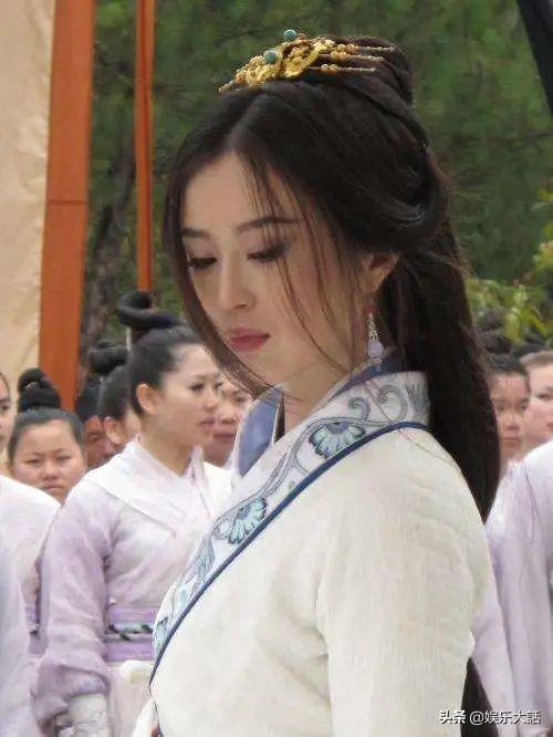 求别再硬演周芷若了！有人出尘脱俗，有人却噘嘴瞪眼“毁经典”