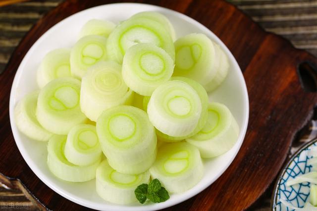 食用红枣勿贪多，远离葱蒜和鱼蟹