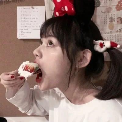 经常熬夜“玩手机”的女生，这3种水果敞开吃，护眼美容两不误