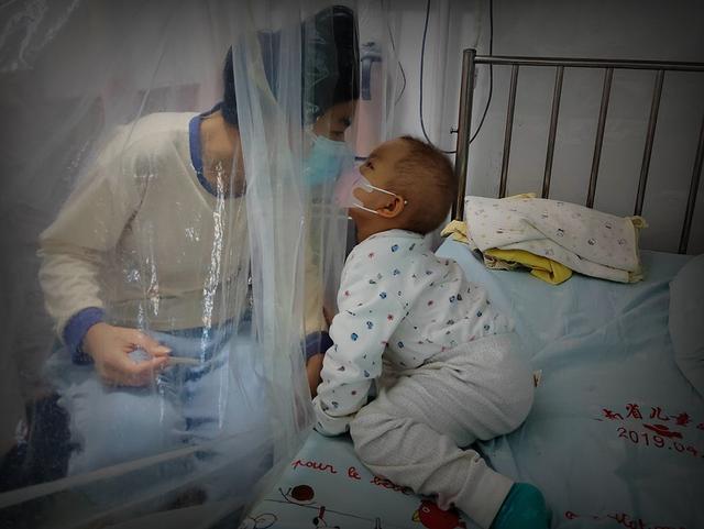 三岁女童突患血癌，夫妻痛哭：孩子乖巧懂事，可我们却借不到钱了