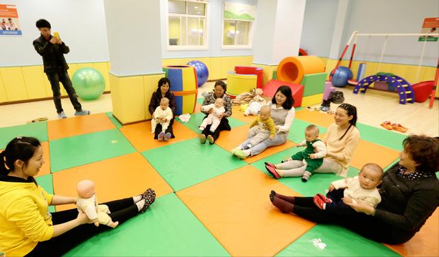 退休幼儿园园长带娃遭媳妇嫌弃，娃上学后，超强的专注力让人赞叹