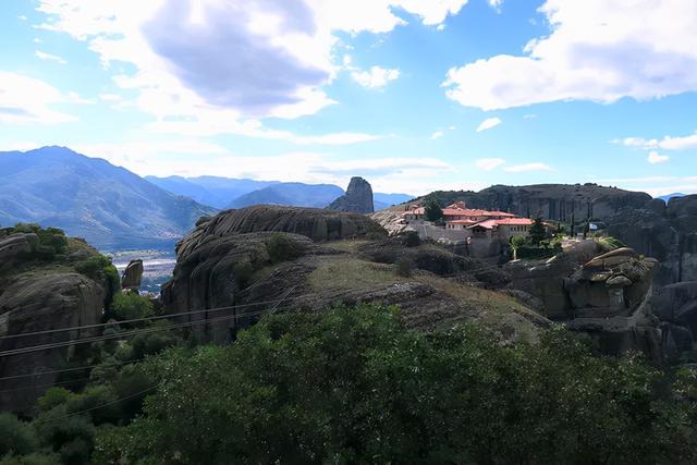 希臘深度遊：卡蘭巴卡、接近天堂的秘境 天空之城（Meteora）