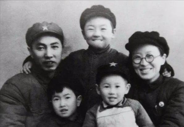 1958年，贺子珍向朱旦华袒露当年离开毛主席的原因：我没见过世面