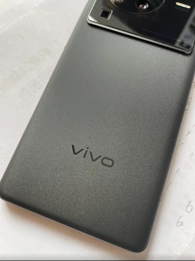 ￼￼vivo X80 Pro 至黑入手，手感超级棒，国产加油