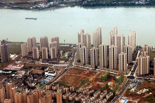 库存压顶，三四线楼市出现抛售潮，但已经没人愿意买
