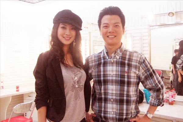 央视任鲁豫与豪门女低调成婚，妻子高龄生二胎，两个孩子相差12岁