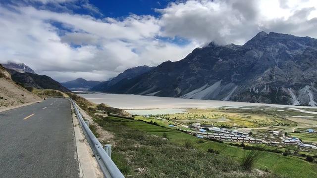 騎著150摩托北京出發，行程一萬四千多公裏摩旅川滇臧十余省
