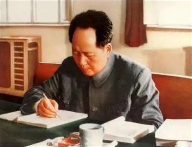1949年毛泽东出访苏联，苏联人给厨师送来一死鱼，毛泽东：扔出去