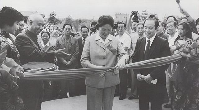 陈慕华：国军少将之女，成为中国第二位女副总理，却也有遗憾