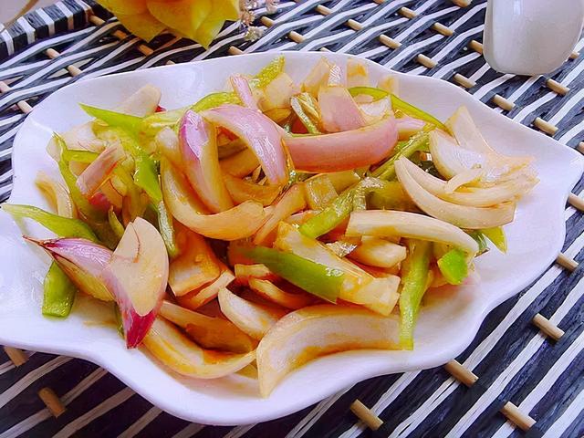 洋葱好处很多，能降三高吗？医生提醒：饮食调理三高要注意这六点