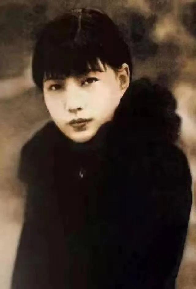 杜月笙每天叫孟小冬“妈咪”，梅兰芳没给孟小冬的，他都给了