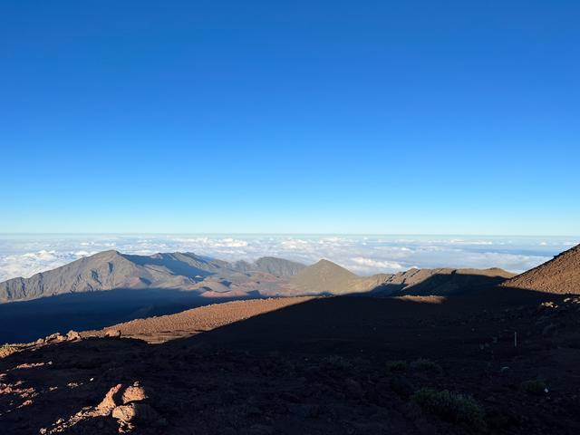 夏威夷最大的休眠火山，砾石散落的地面，是地球上最像火星的地方