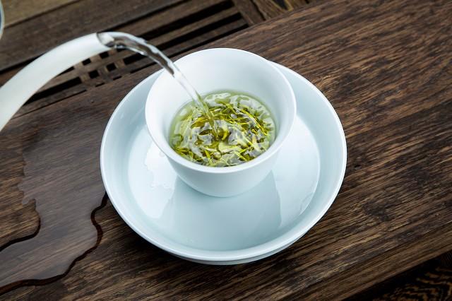 人到中年 不管贫富 不要把这两种茶带上桌 花冤枉钱还丢面子 新闻时间