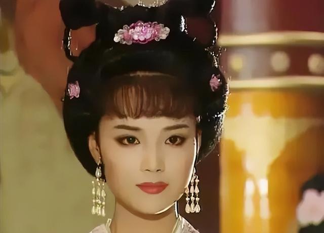 她的人生，远比绯闻精彩