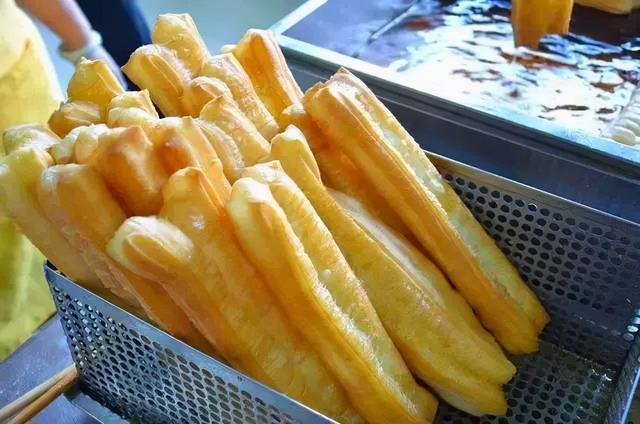早上起床后，宁愿饿肚子，也要尽量少吃这几类早餐，别太大意