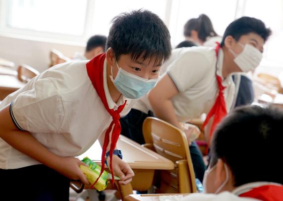 学生临近开学，家长却要“破产”？一张42万元的开学清单引发热议