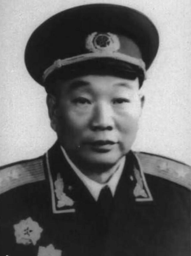1955年首次授衔，177名中将时任职务简述，附各自戎装照片