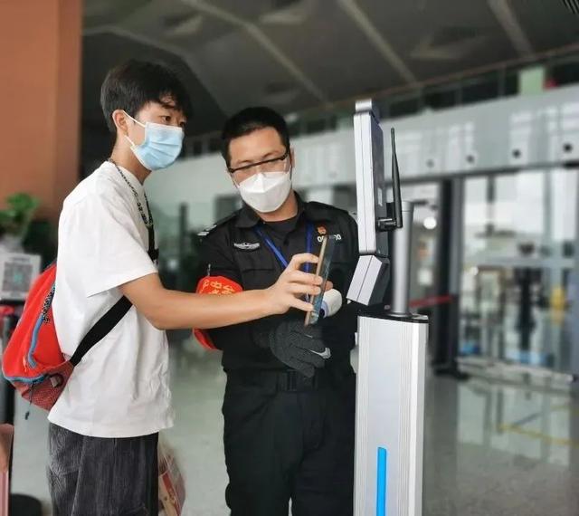 “五一”假期来临！ 普洱火车站迎来客流高峰
