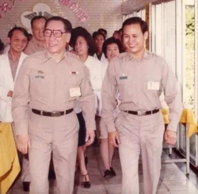 1984年蒋纬国被问及与戴家关系：都是我的亲人，姓蒋姓戴我都愿意