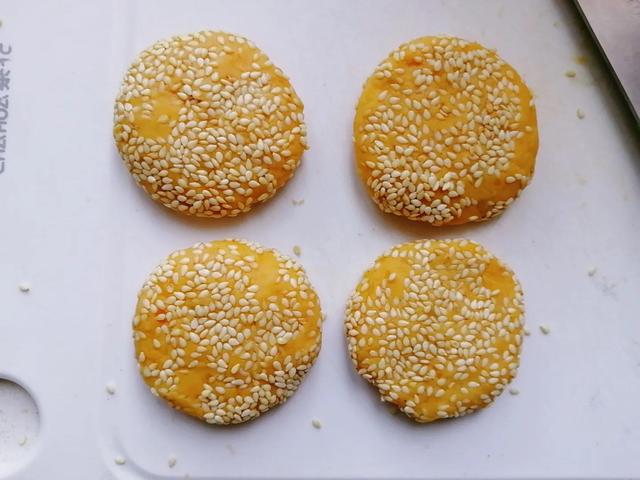 宝宝爱吃的辅食——红薯奶酪饼