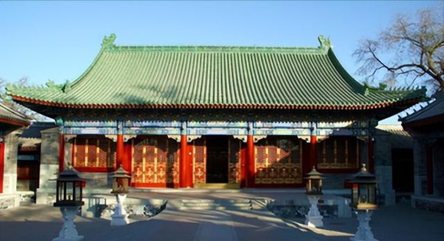 和珅受宠之谜：竟然源于一段“白月光”与“朱砂痣”的凄美往事？