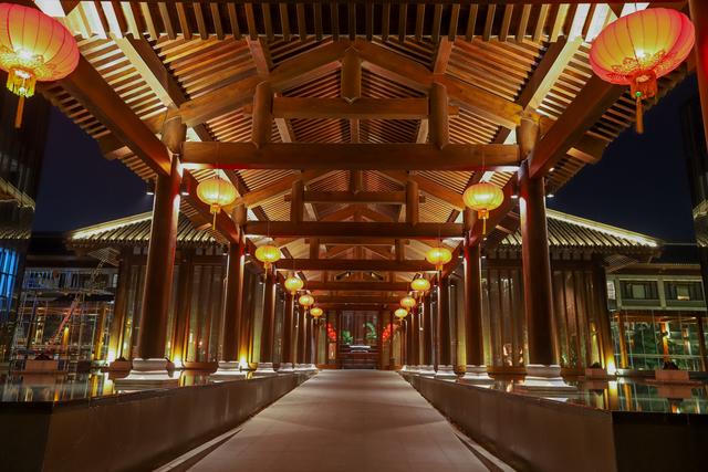 廣東旅行，發現一座禅修酒店，造型像古代宮殿，建築大有來頭