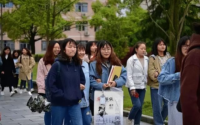 南开大学教师与女生有不正当关系，已被解聘，女生的行为也有目的
