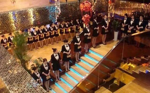 2013年郑州“皇家一号”覆灭，出动上千警员，抓获260多名嫌疑人