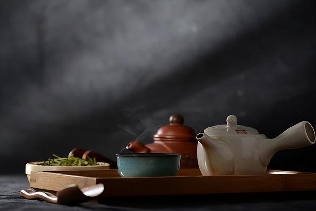 泡一壶好茶叶，等候那一个能陪着你喝茶的人