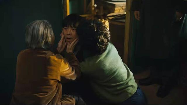 《人世间》：“被秉昆扯掉黑纱”的吴倩，她是不次于郑娟的好女人