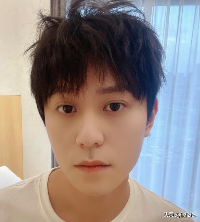 杨紫秦俊杰横店聚餐被拍，女方疑似喝醉了，但两人没有复合希望