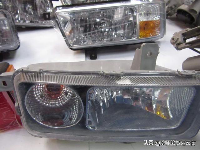 更换车灯一般需要多少钱(车灯换一下得多少钱)