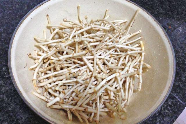 睡眠差可能是肝火旺，建议常吃7样“泻火菜”，降肝火，整晚安睡