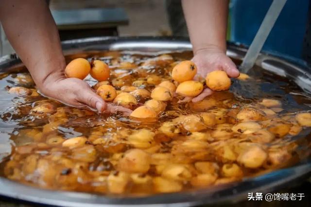枇杷别只会当水果吃，教你做枇杷膏，清肺润喉止咳化痰，建议收藏