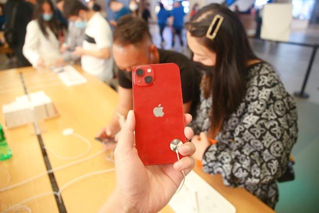十三真香！数据显示10月份国内iPhone手机出货量大涨