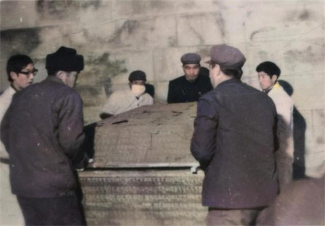 1983年12月，慈禧内棺清理小组成立，专家在棺材里发现了什么？