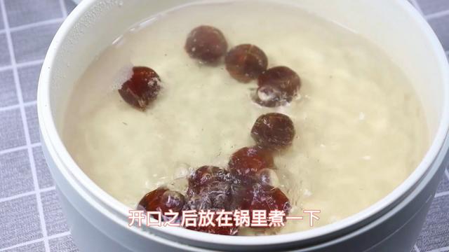 小米粥别只放水，多加一样食材，小米粥软糯香甜，比买的好吃百倍