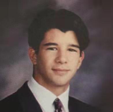 把烂摊子留给孙正义，自己套现25亿美元后，Uber创始人去哪潇洒了