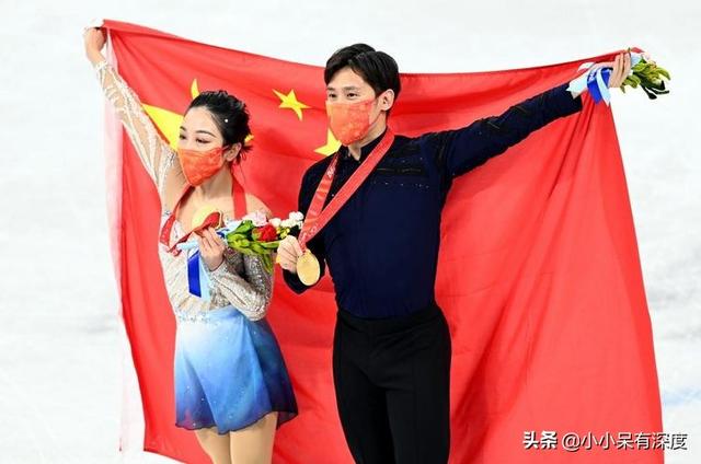 双人滑隋文静/韩聪压轴夺冠，喜极而泣！原来他们不是夫妻关系啊
